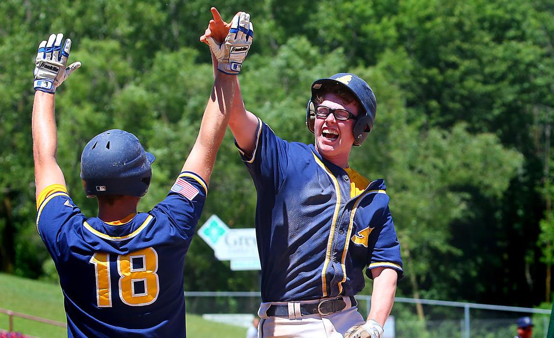 La Crosse Aquinas baseball team Division 3 state champs